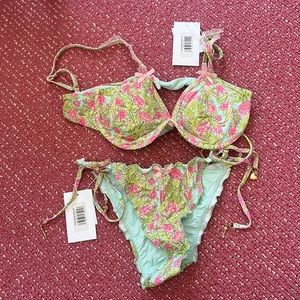 Dippin Daisys super cute bikini!! Tags still on, will come in original plastic!!